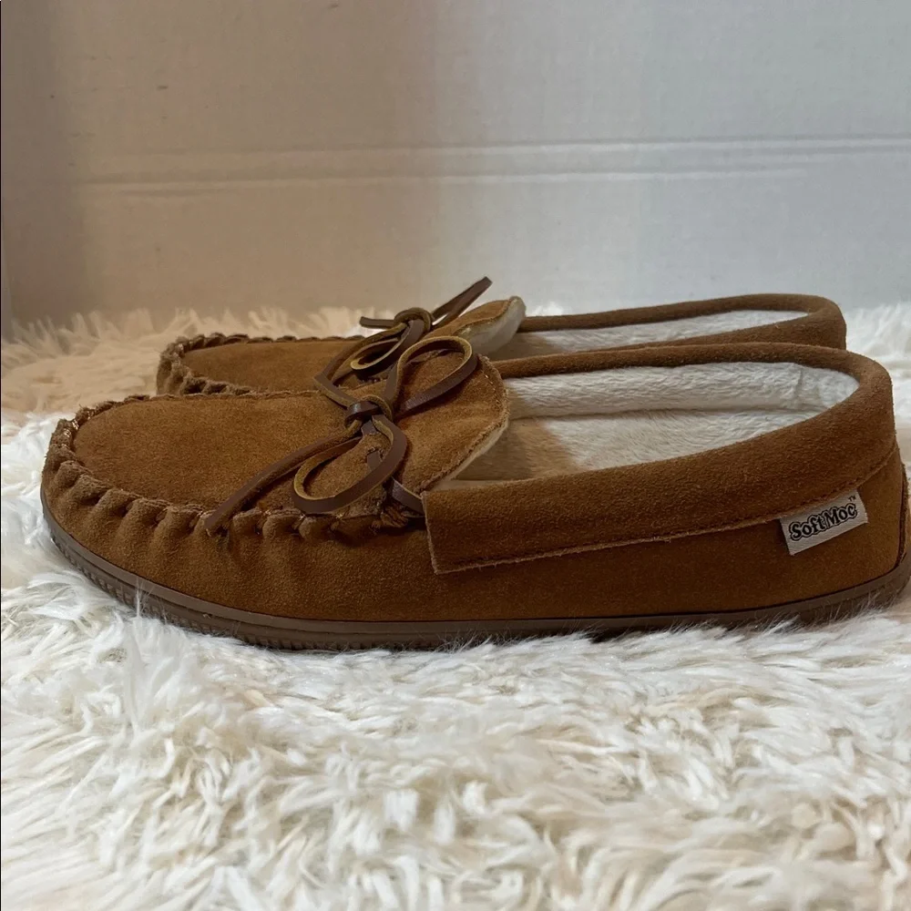 Softmoc women’s brown leather moccasin style shoes. - Picture 4 of 8